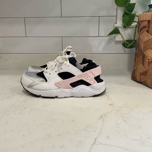 Very Gently used Kids Nike Huraches